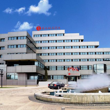 Ramada Iasi City Center Exteriör bild