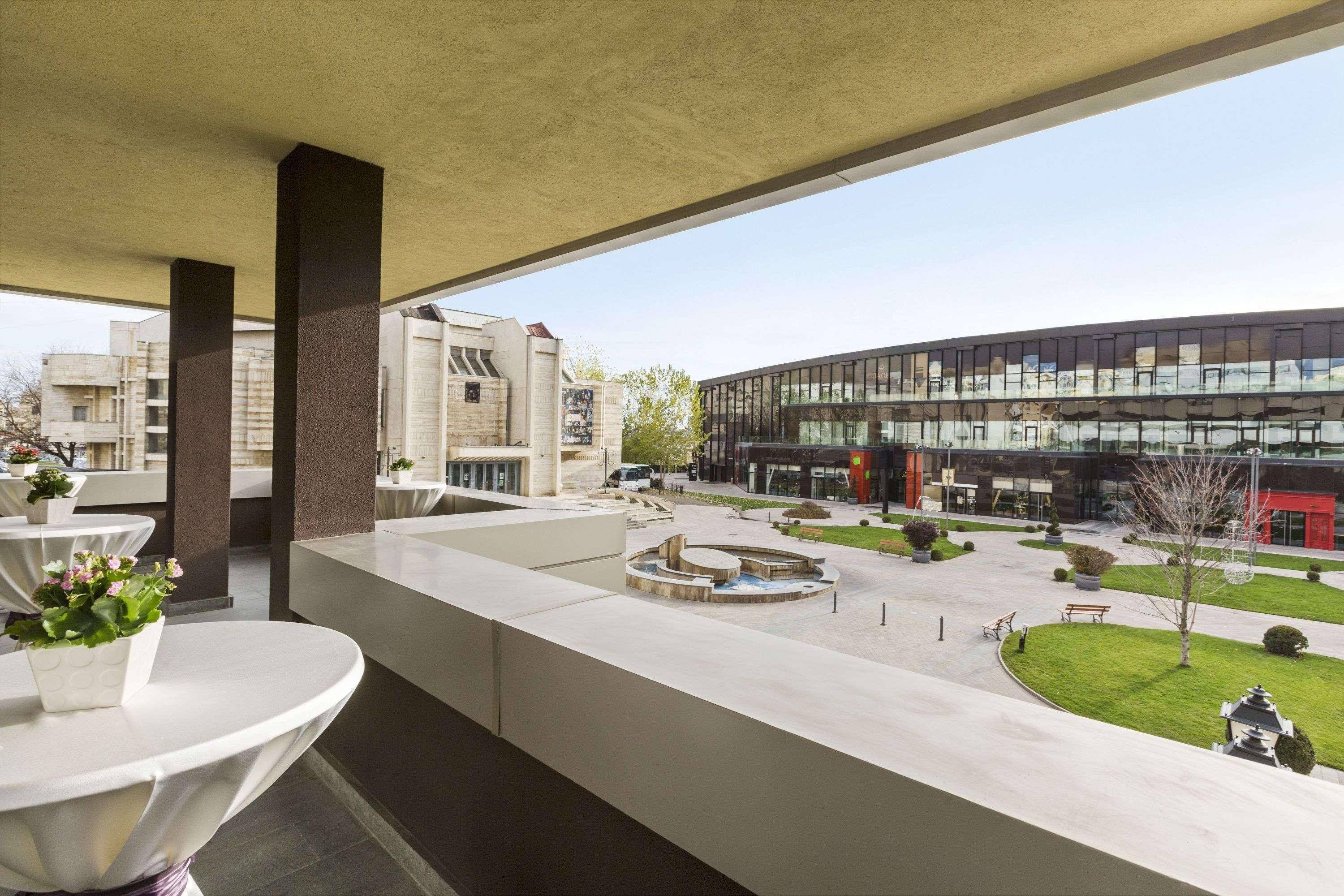 Ramada Iasi City Center Exteriör bild