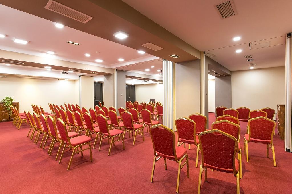 Ramada Iasi City Center Exteriör bild