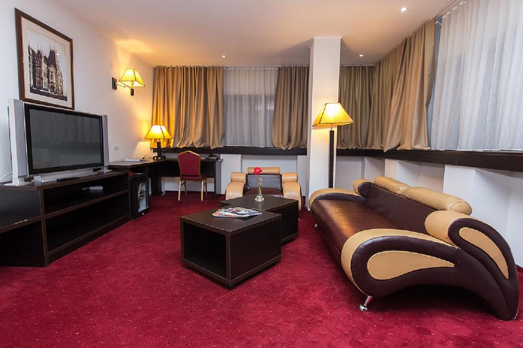 Ramada Iasi City Center Exteriör bild